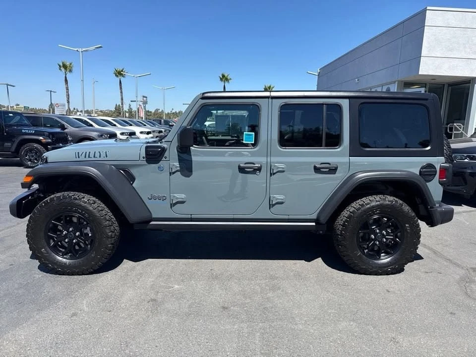 2025 Jeep JL Wrangler - Image 3 of 15