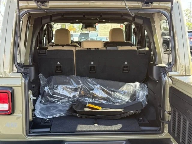 2025 Jeep JL Wrangler - Image 11 of 12