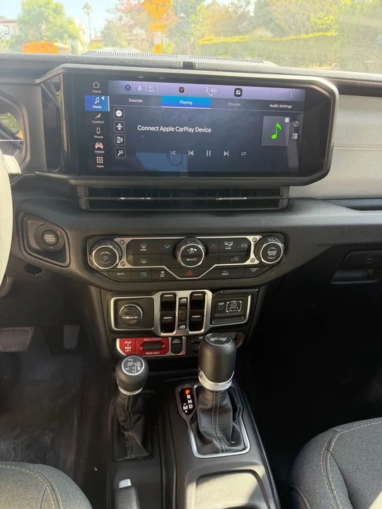 2025 Jeep JL Wrangler - Image 9 of 10