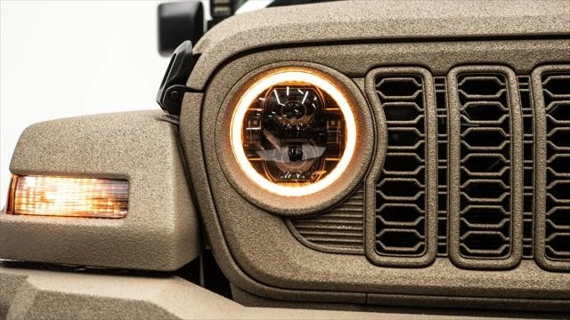 2025 Jeep JL Wrangler - Image 19 of 21