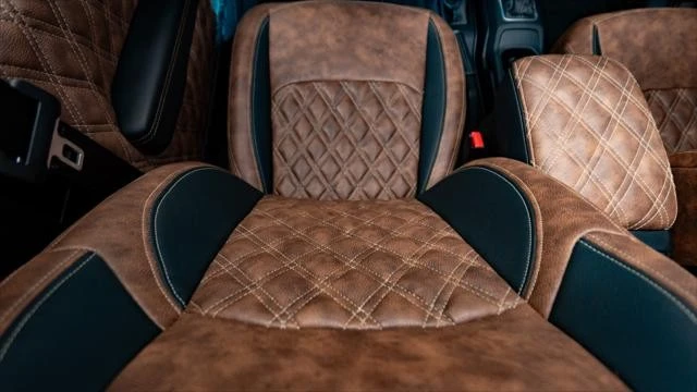 2025 Jeep JL Wrangler - Image 24 of 31