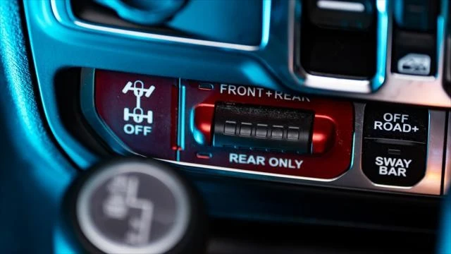 2025 Jeep JL Wrangler - Image 19 of 31
