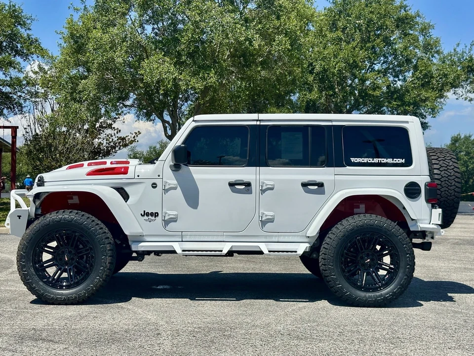 2025 Jeep JL Wrangler - Image 2 of 21