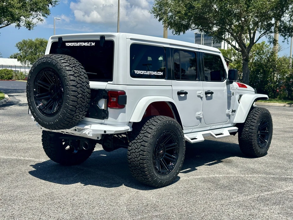 2025 Jeep JL Wrangler - Image 6 of 21