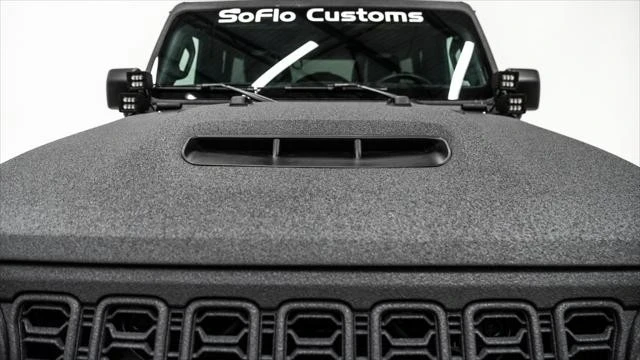 2025 Jeep JL Wrangler - Image 17 of 21