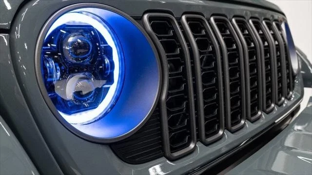 2025 Jeep JL Wrangler - Image 14 of 21