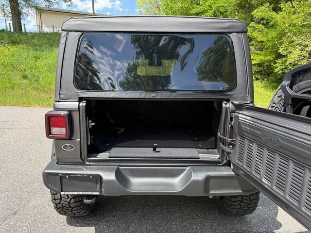 2025 Jeep JL Wrangler - Image 19 of 31