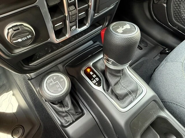 2025 Jeep JL Wrangler - Image 27 of 31