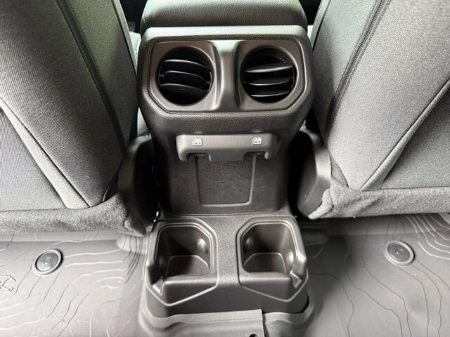 2025 Jeep JL Wrangler - Image 16 of 21
