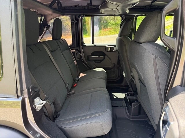 2025 Jeep JL Wrangler - Image 20 of 31