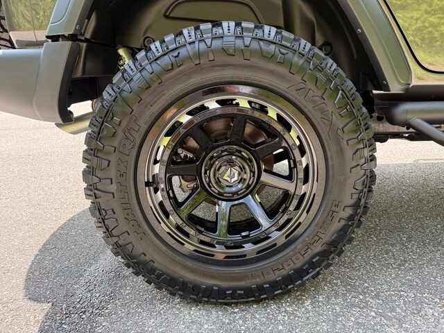 2025 Jeep JL Wrangler - Image 11 of 31