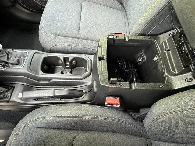 2025 Jeep JL Wrangler - Image 29 of 31