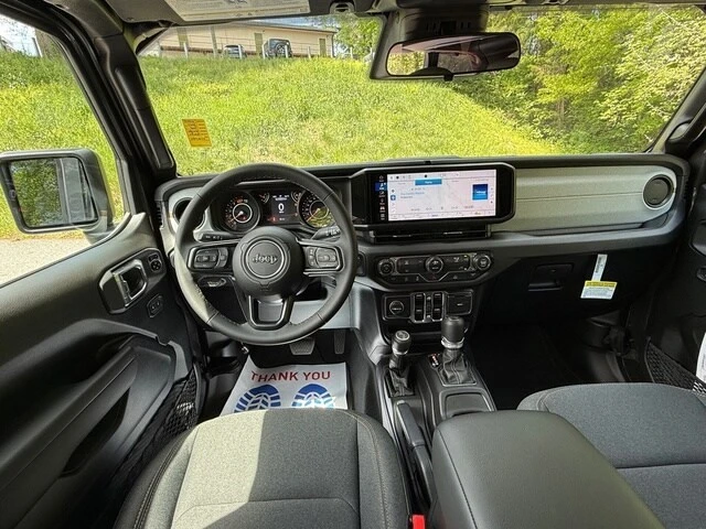 2025 Jeep JL Wrangler - Image 14 of 31
