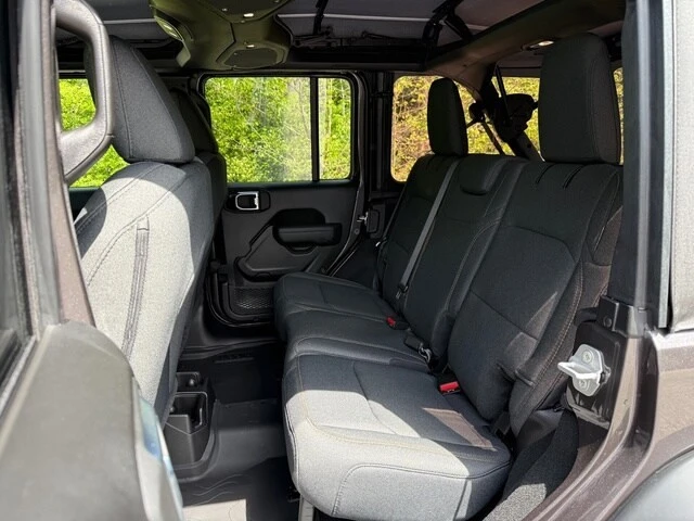2025 Jeep JL Wrangler - Image 18 of 31