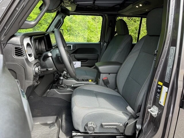 2025 Jeep JL Wrangler - Image 15 of 31