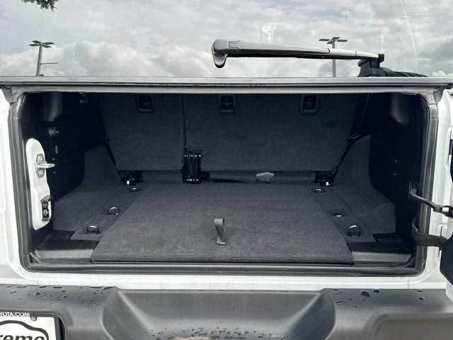 2025 Jeep JL Wrangler - Image 9 of 10