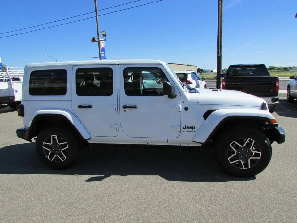 2025 Jeep JL Wrangler - Image 5 of 20