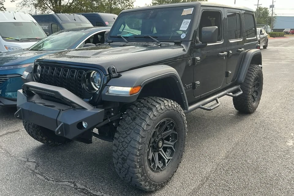 2025 Jeep JL Wrangler - Image 2 of 8