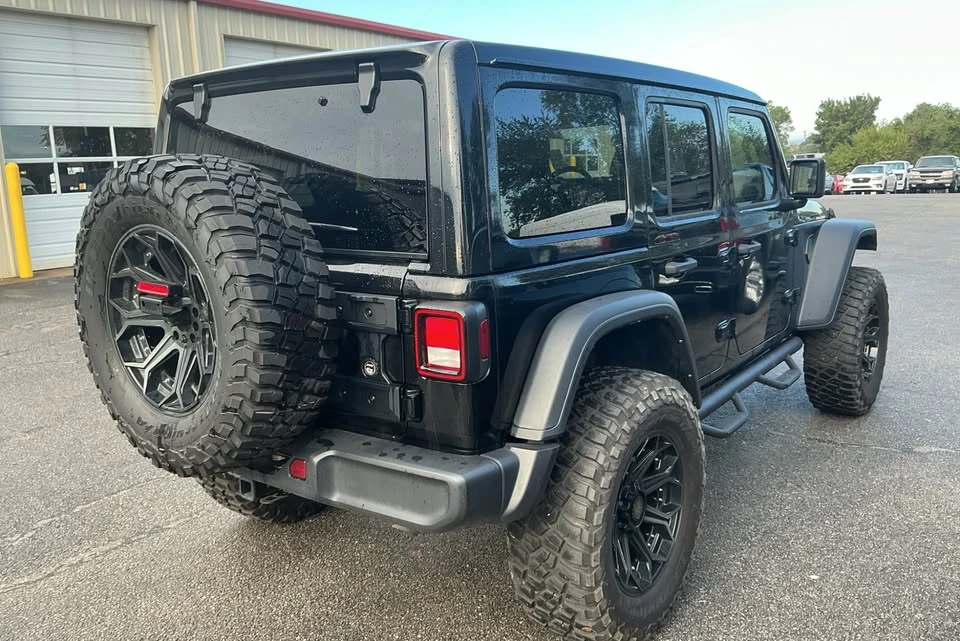 2025 Jeep JL Wrangler - Image 6 of 8