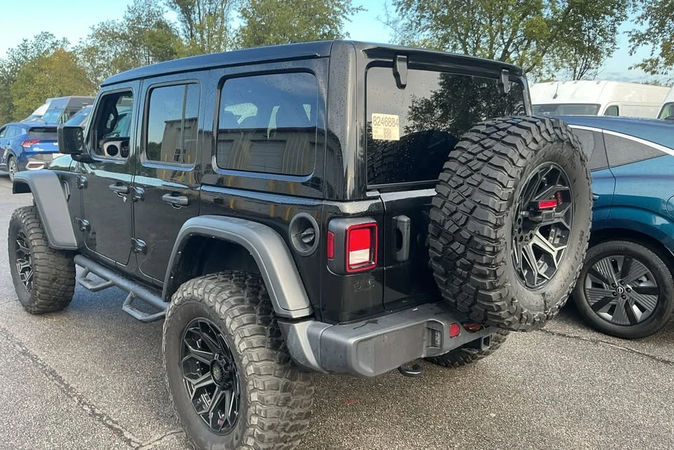 2025 Jeep JL Wrangler - Image 7 of 8