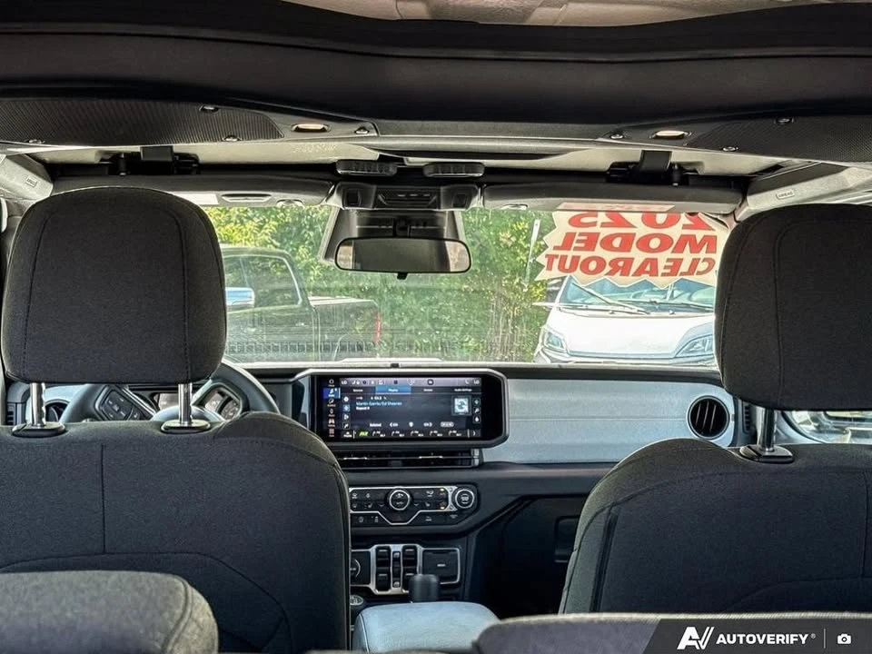 2025 Jeep JL Wrangler - Image 15 of 18