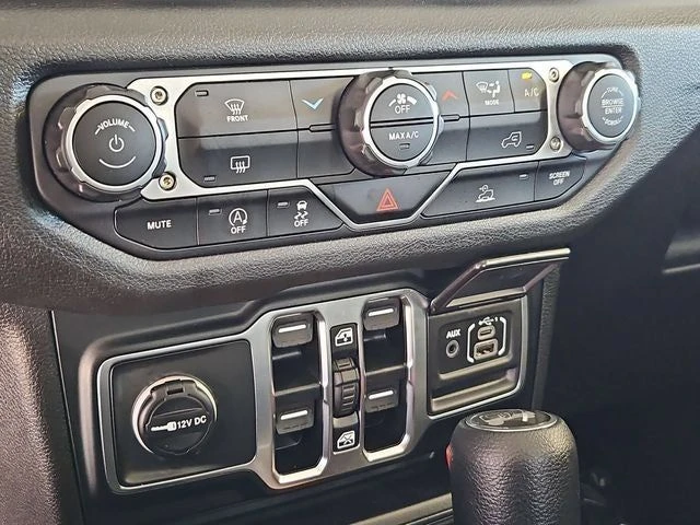 2025 Jeep JL Wrangler - Image 19 of 20