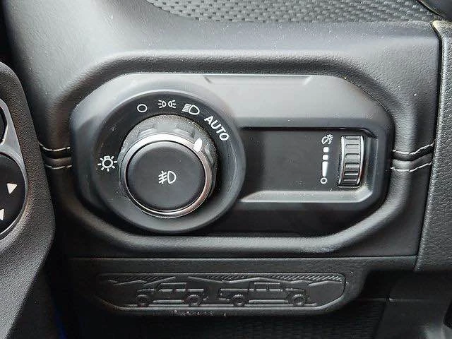 2025 Jeep JL Wrangler - Image 13 of 19