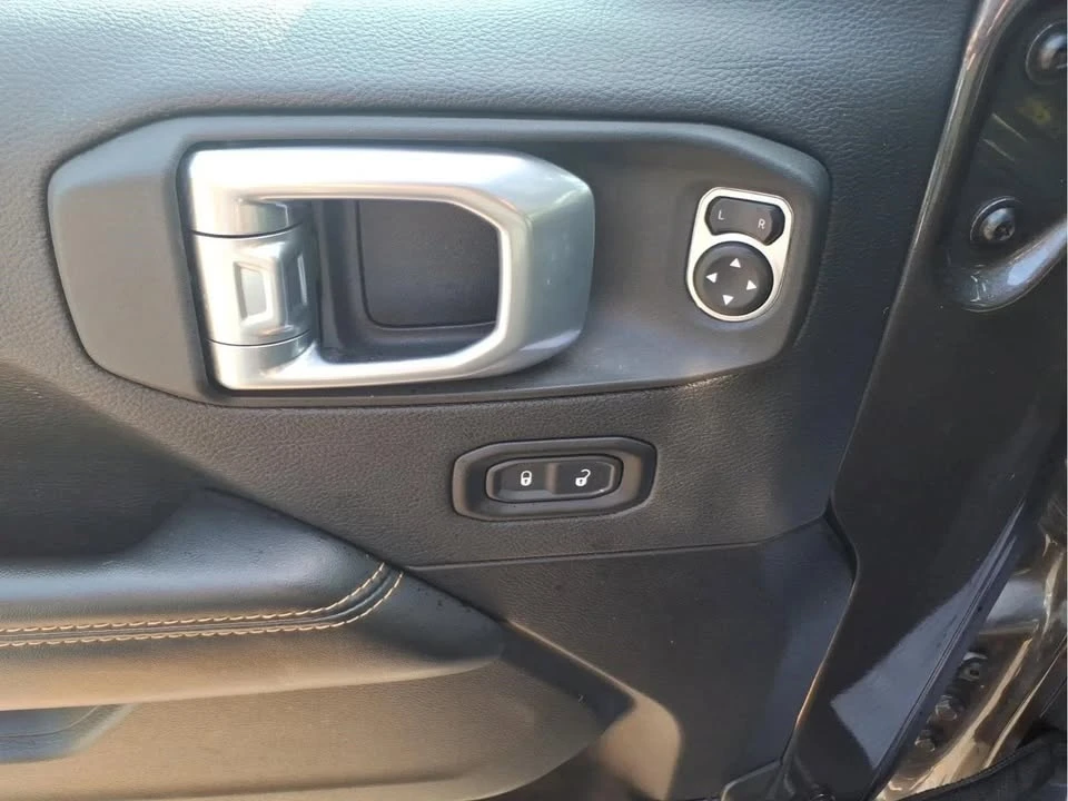 2025 Jeep JL Wrangler - Image 16 of 20