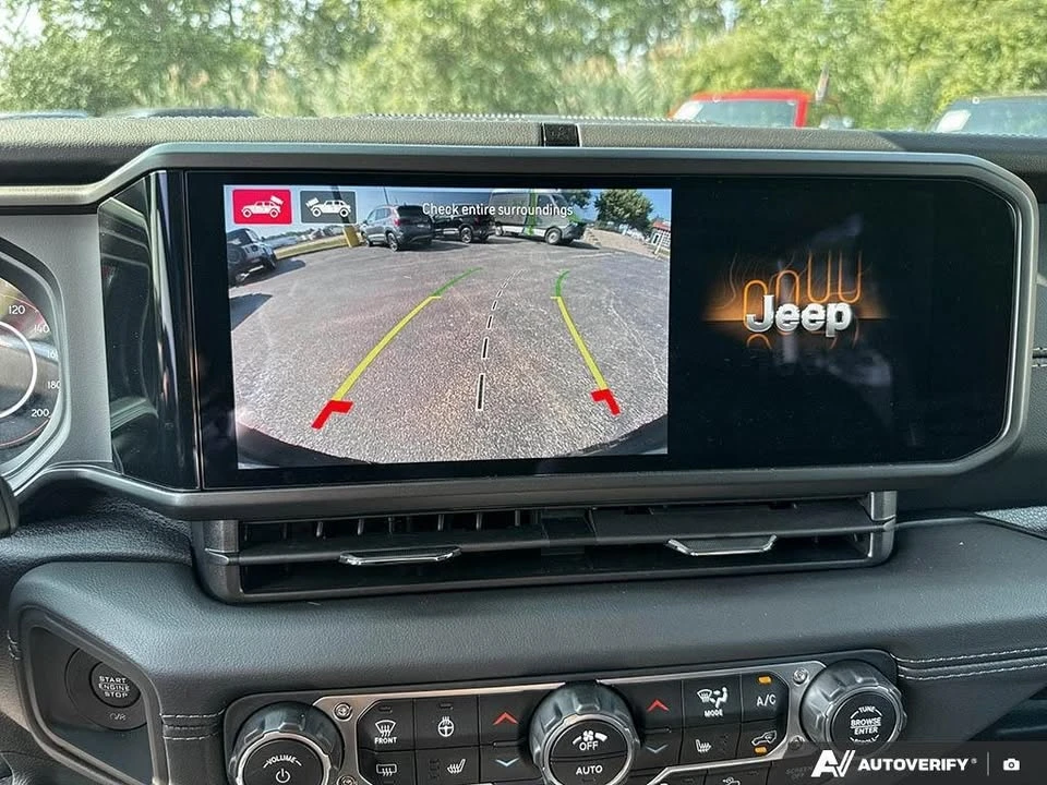 2025 Jeep JL Wrangler - Image 17 of 17