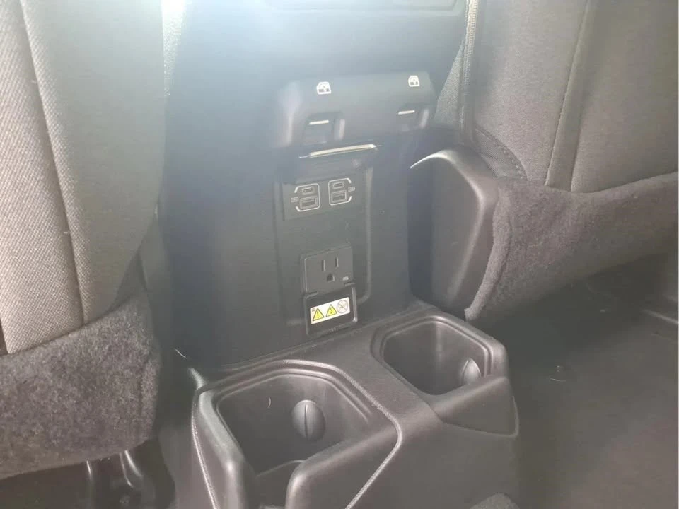 2025 Jeep JL Wrangler - Image 13 of 20