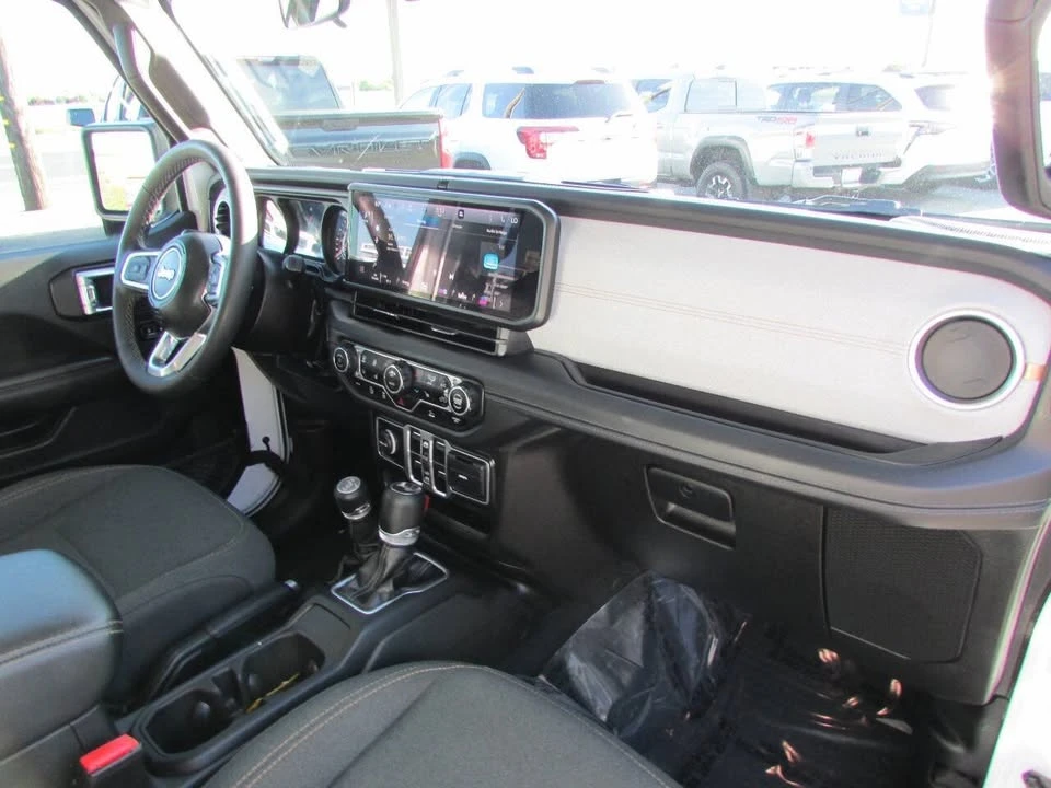 2025 Jeep JL Wrangler - Image 16 of 20