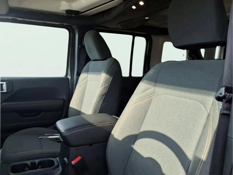 2025 Jeep JL Wrangler - Image 15 of 20