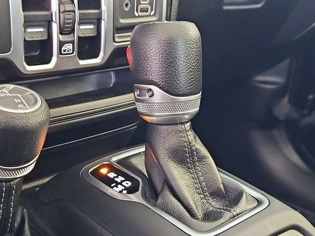2025 Jeep JL Wrangler - Image 16 of 20
