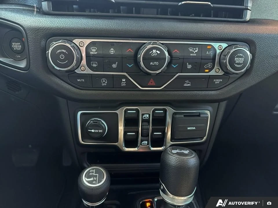 2025 Jeep JL Wrangler - Image 17 of 18