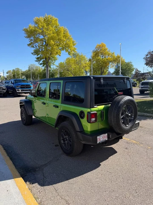 2025 Jeep JL Wrangler - Image 6 of 8