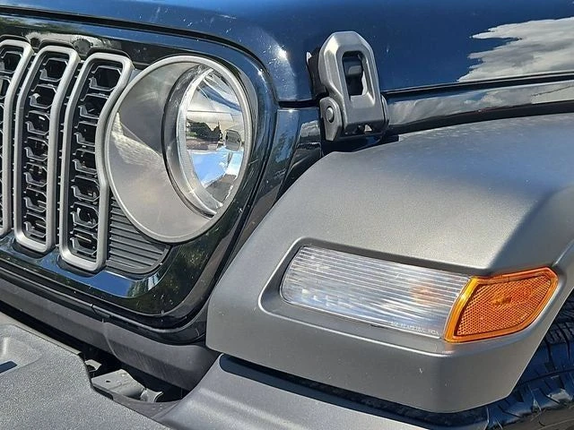 2025 Jeep JL Wrangler - Image 10 of 20