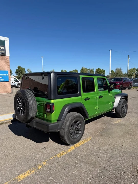 2025 Jeep JL Wrangler - Image 5 of 8