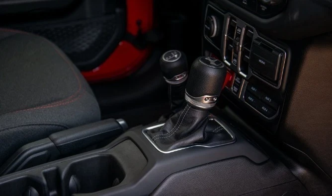 2025 Jeep JL Wrangler - Image 11 of 21