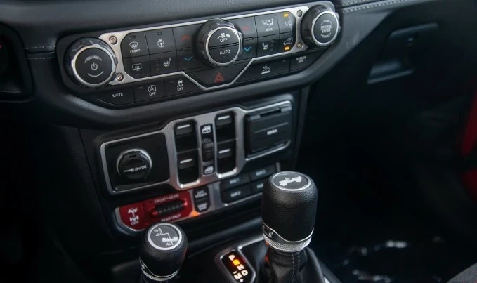 2025 Jeep JL Wrangler - Image 10 of 21