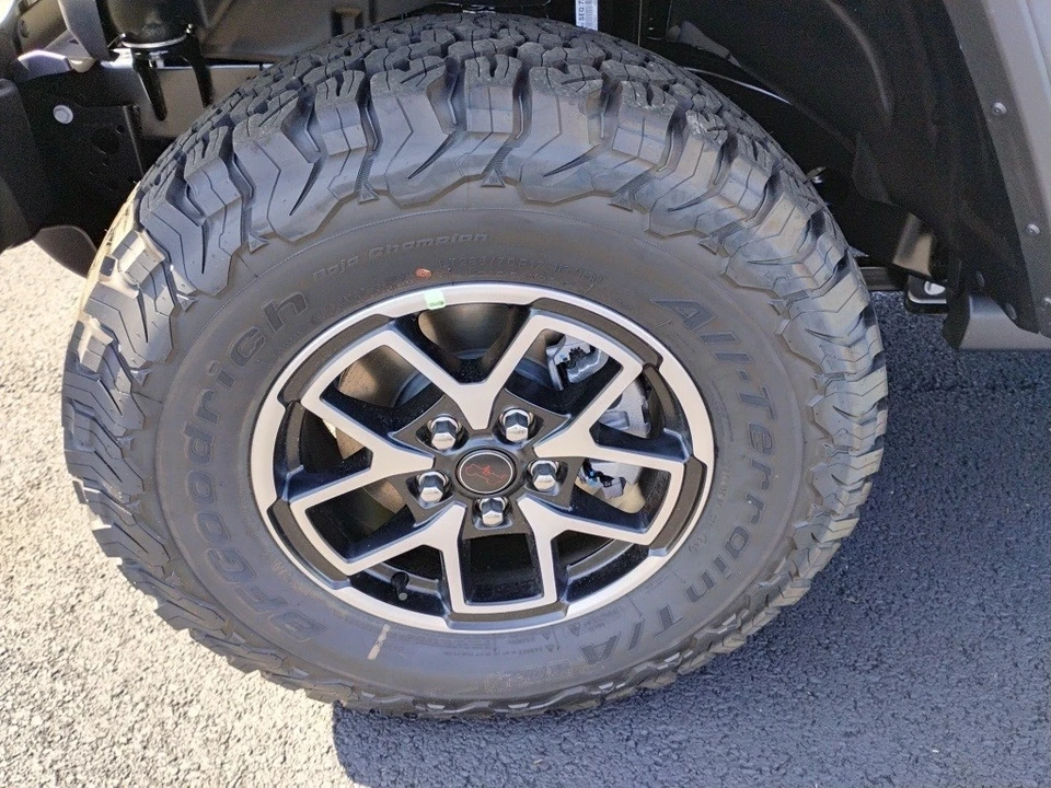 2025 Jeep JL Wrangler - Image 9 of 12