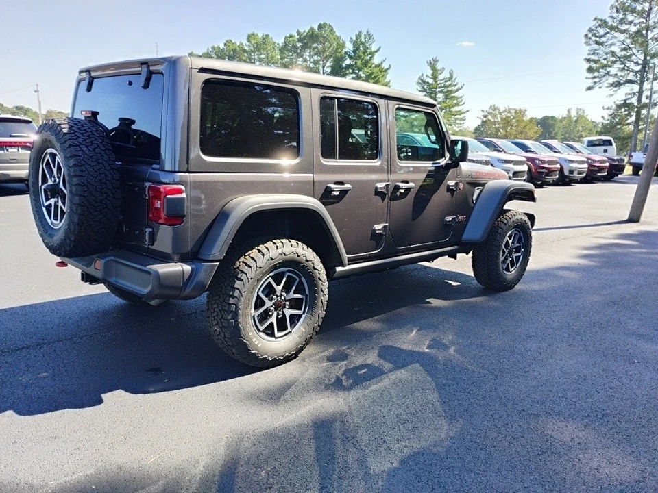 2025 Jeep JL Wrangler - Image 5 of 12