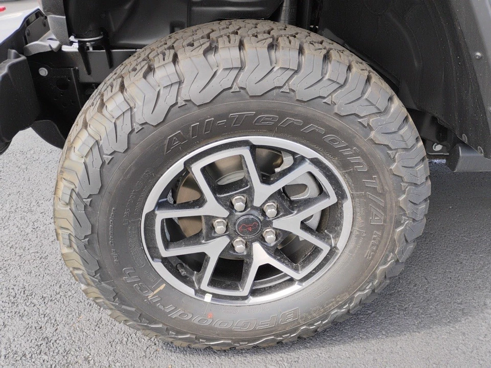 2025 Jeep JL Wrangler - Image 9 of 12