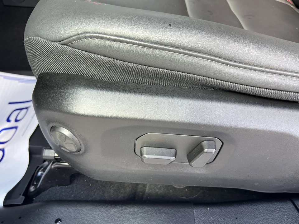 2025 Jeep JL Wrangler - Image 15 of 21