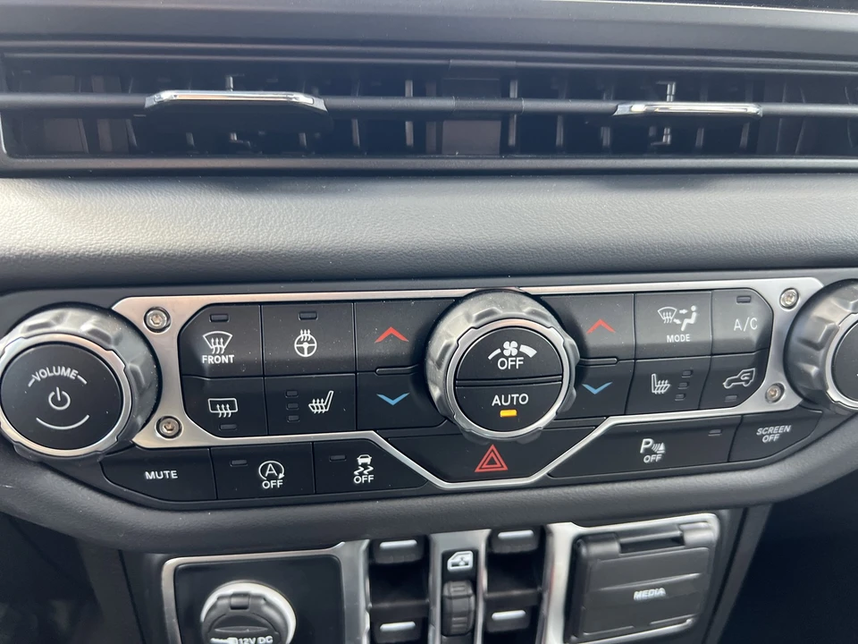 2025 Jeep JL Wrangler - Image 18 of 21