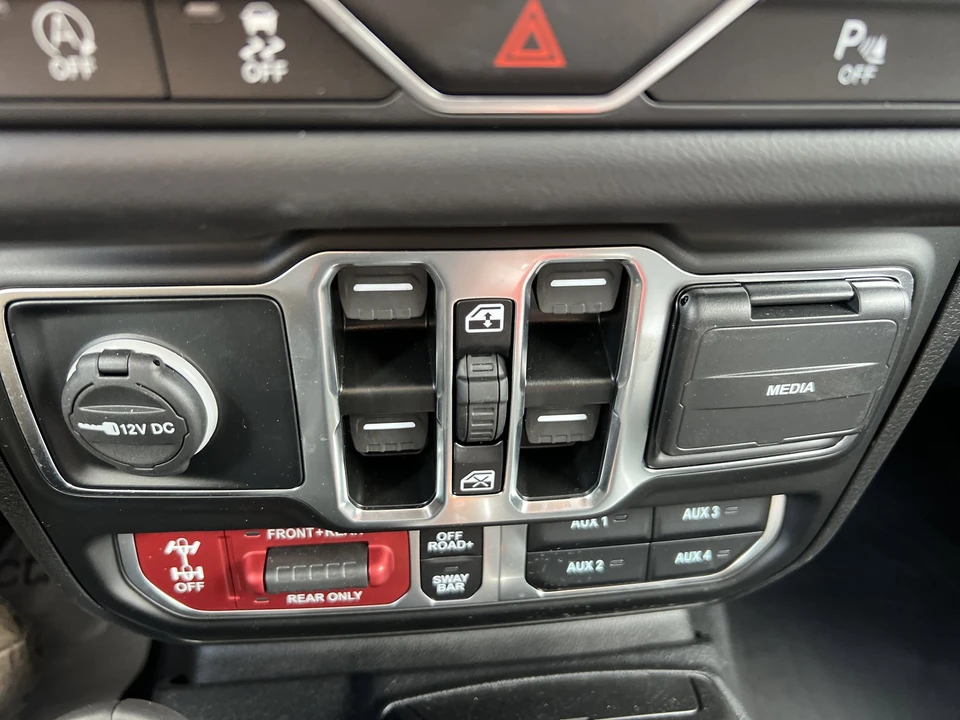 2025 Jeep JL Wrangler - Image 19 of 21