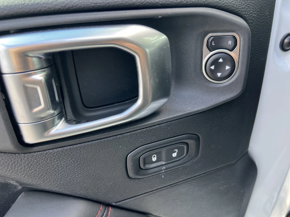 2025 Jeep JL Wrangler - Image 13 of 21