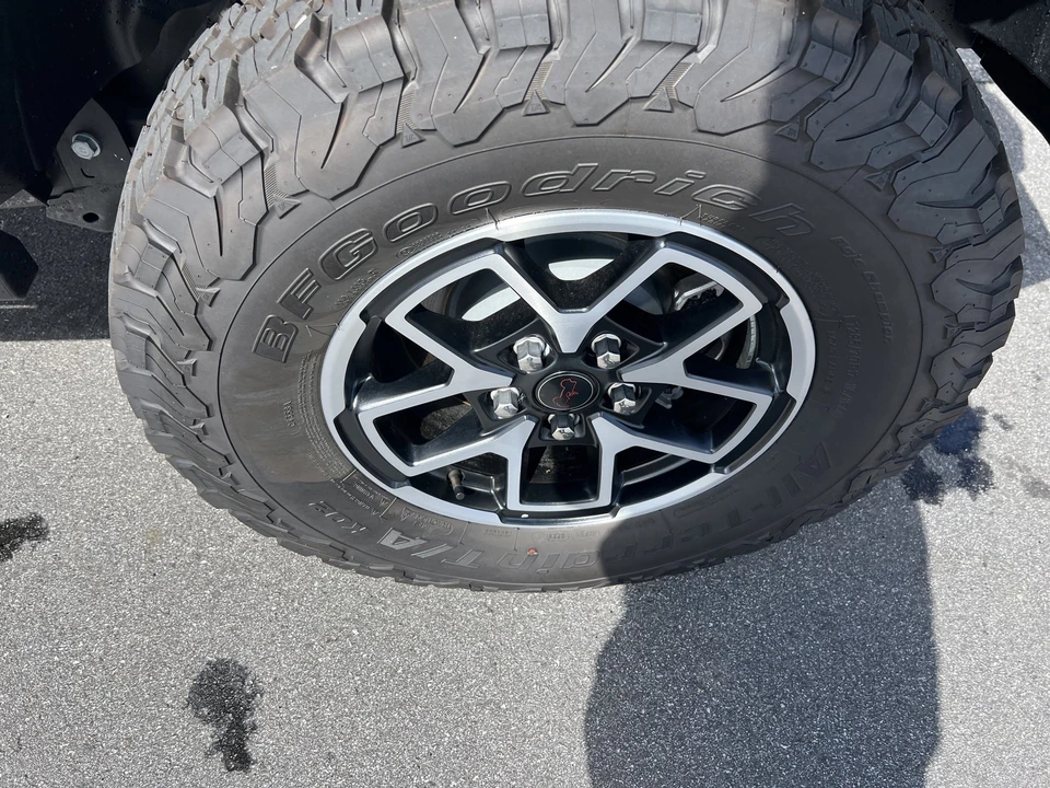 2025 Jeep JL Wrangler - Image 9 of 21