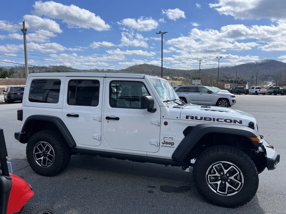 2025 Jeep JL Wrangler - Image 4 of 21