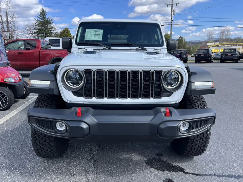 2025 Jeep JL Wrangler - Image 5 of 21