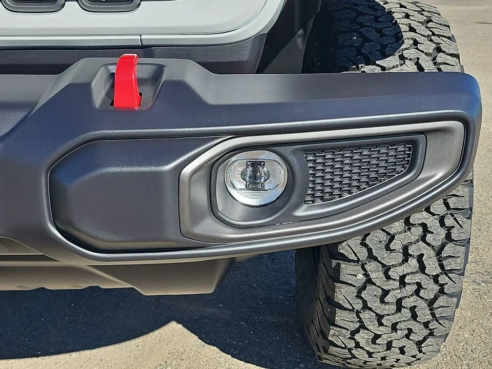 2025 Jeep JL Wrangler - Image 19 of 21